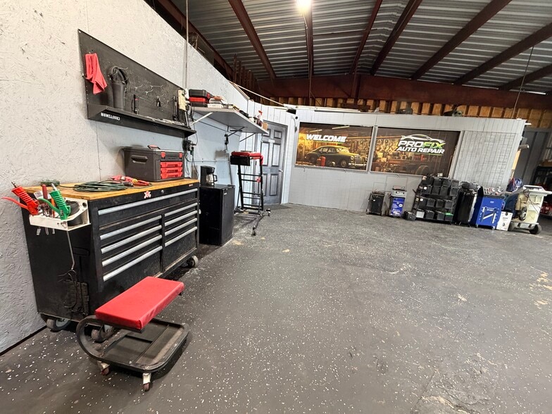 More Photos Of 5100 34th St N, Saint Petersburg Auto Repair For Sale