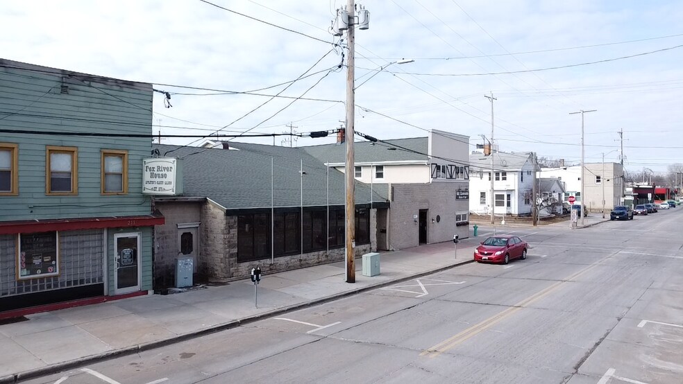 More Photos Of 201 S Walnut St, Appleton Storefront Retail Residential For Sale