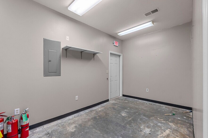 More Photos Of 2437 Myra Dr, Cape Girardeau Office For Sale