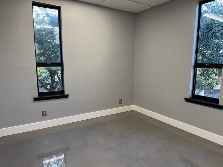 More Photos Of 975 W Bitters Rd, San Antonio Medical For Lease