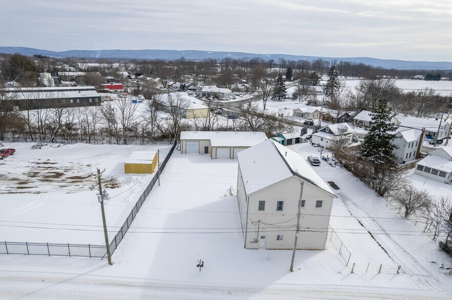 More Photos Of 12 A Cattlemans Ln, Berryville Warehouse For Lease