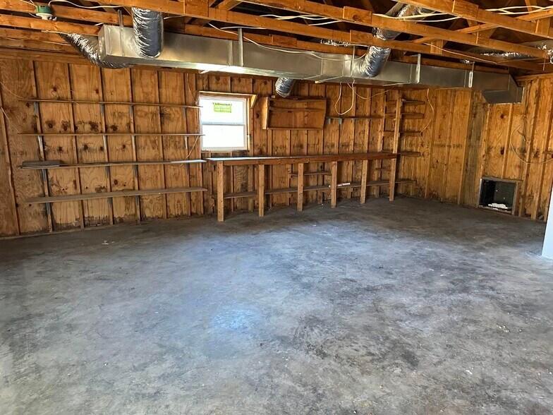 Primary Photo Of 225 Seymore Rd, Paris Flex For Lease