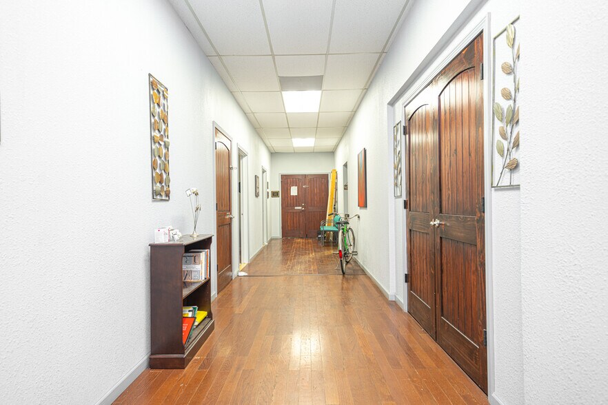 More Photos Of 1015 McCann Rd, Longview Office For Sale