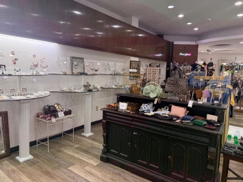 More Photos Of 550 Main St, Bethlehem Storefront Retail Office For Lease