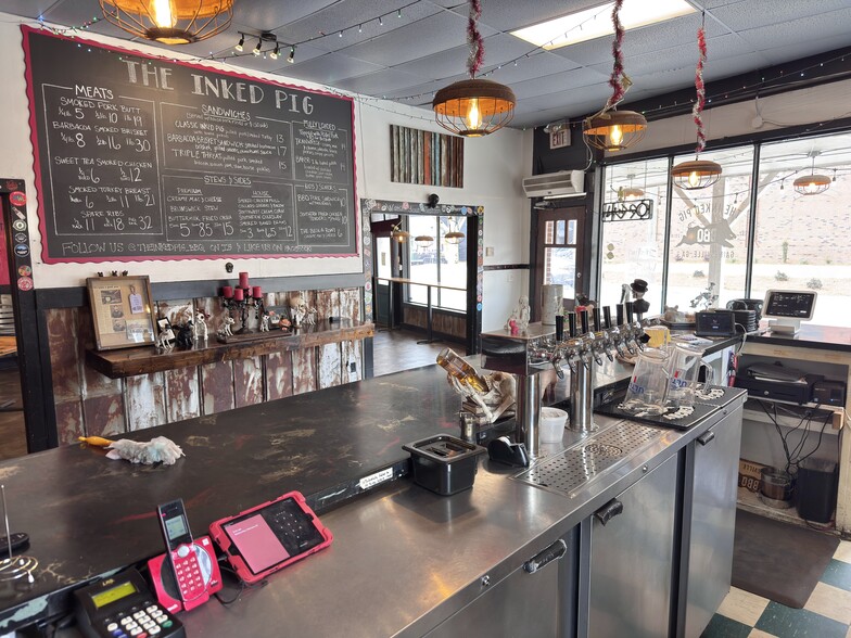 More Photos Of 893 Main St SW, Gainesville Storefront For Lease