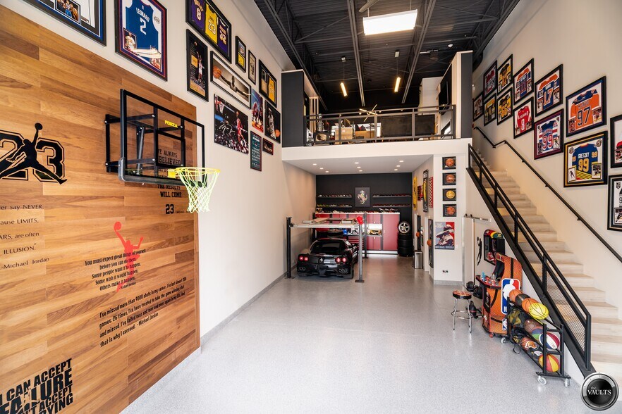 More Photos Of 13005 93 Av SW, Edmonton Self Storage For Sale