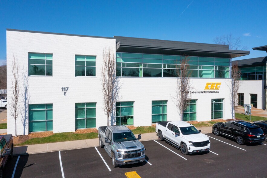 More Photos Of 113-117 Seaboard Ln, Franklin Unknown For Lease