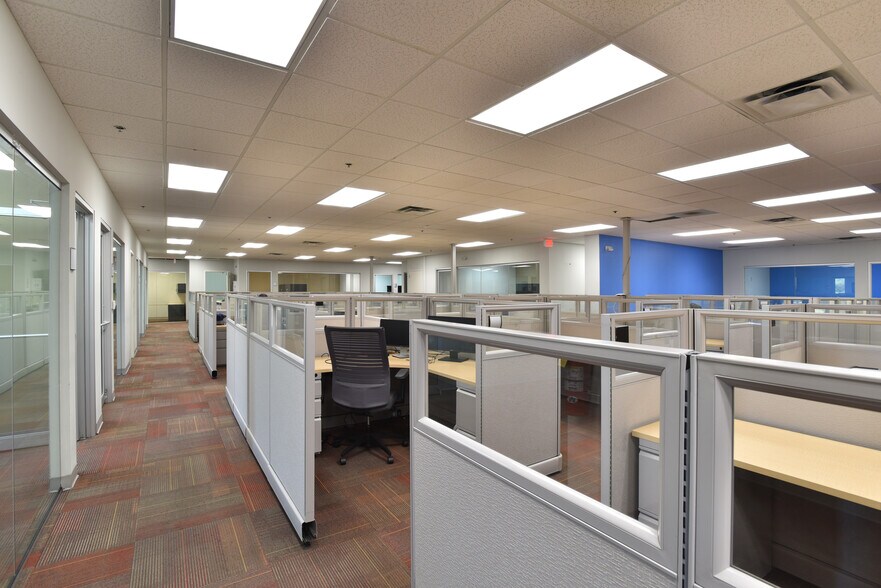 More Photos Of 1800 Northeast Expy, Atlanta Showroom For Lease