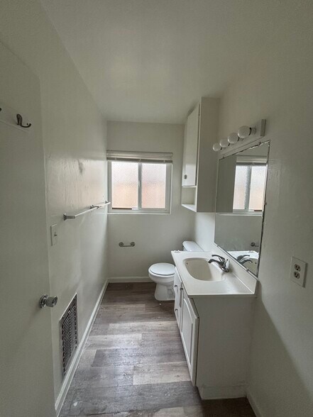 More Photos Of 7441-43 La Jolla Blvd Blvd, La Jolla Multifamily For Sale