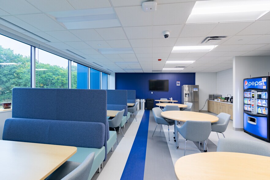 More Photos Of 727 Norristown Rd, Lower Gwynedd Research And Development For Lease