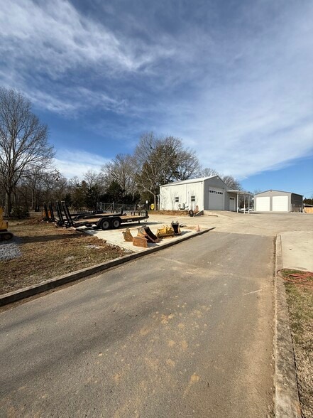 More Photos Of 120 Wade Herrod Rd, Smyrna Freestanding For Lease
