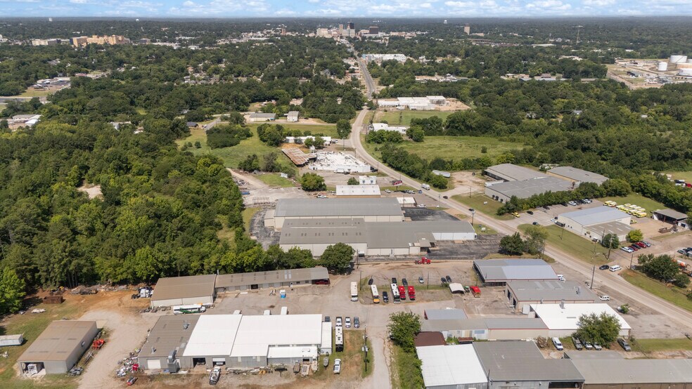 More Photos Of 2307 E Erwin St, Tyler Manufacturing For Lease