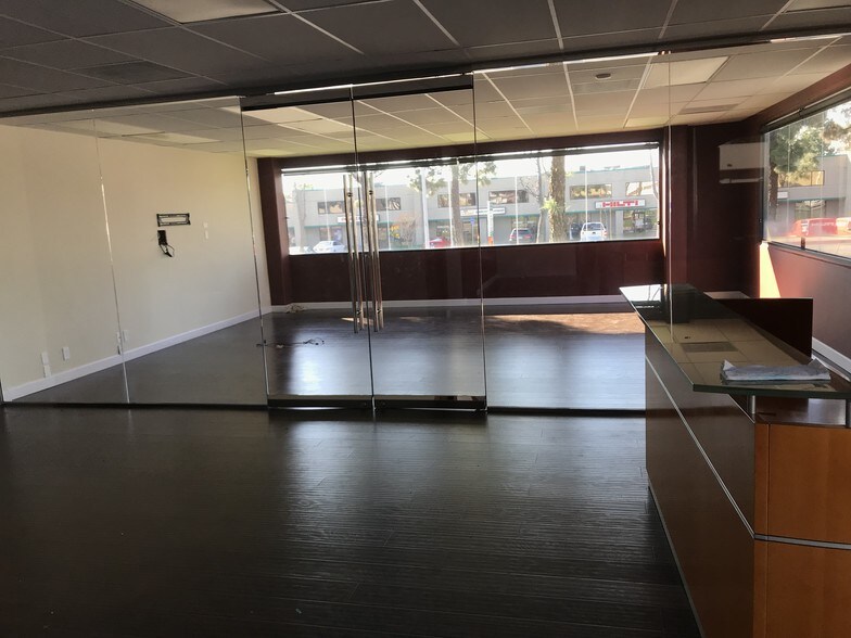 More Photos Of 1071 N Batavia St, Orange Flex For Lease