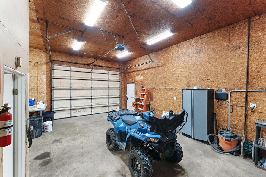 More Photos Of 345 N 400 E, Valparaiso Warehouse For Lease