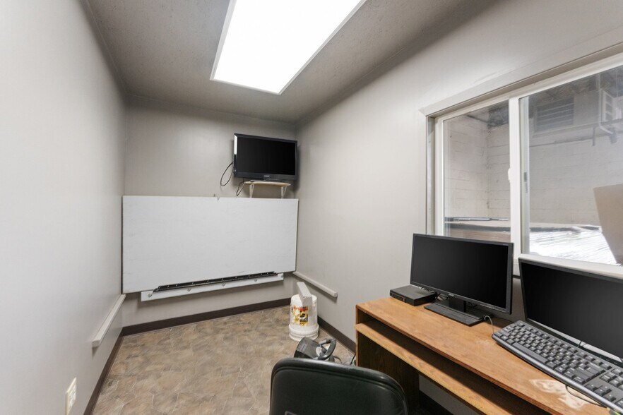 More Photos Of 741 Hoffman St, Hammond Industrial For Sale