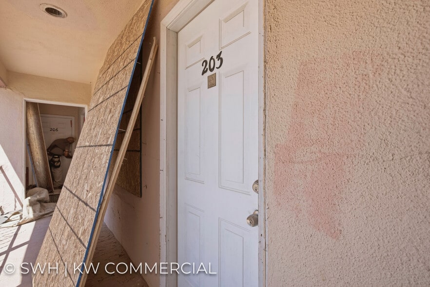 More Photos Of 130 Kern St, Taft Hotel For Sale