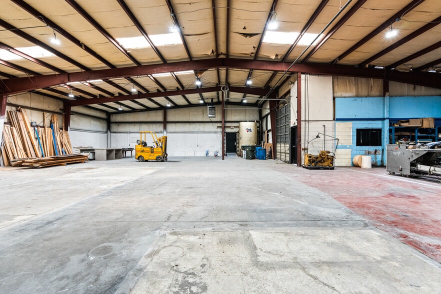 More Photos Of 100 N 11th St, Van Buren Warehouse For Sale