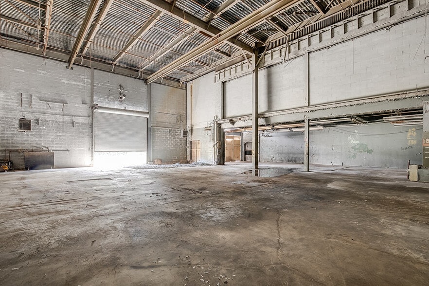 More Photos Of 386 Oakwood Rd, Huntington Station Warehouse For Sale