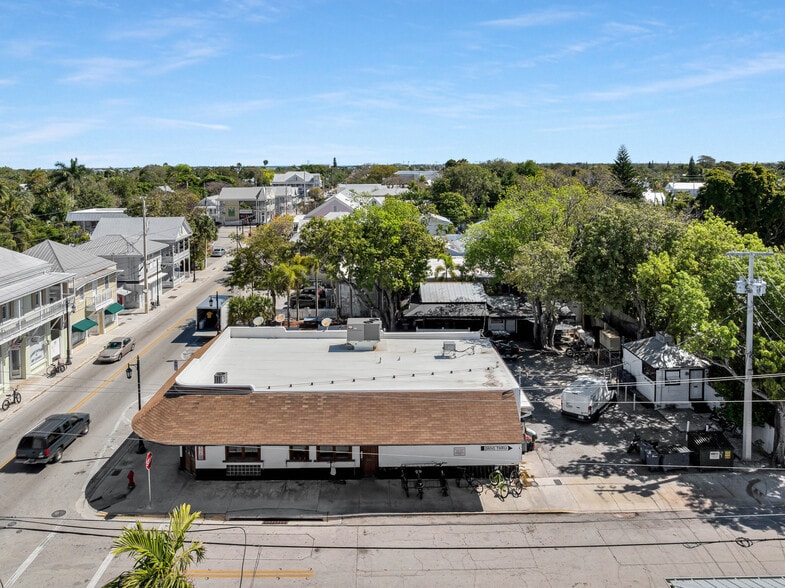 More Photos Of 1000-1006 Truman Ave, Key West Bar For Sale