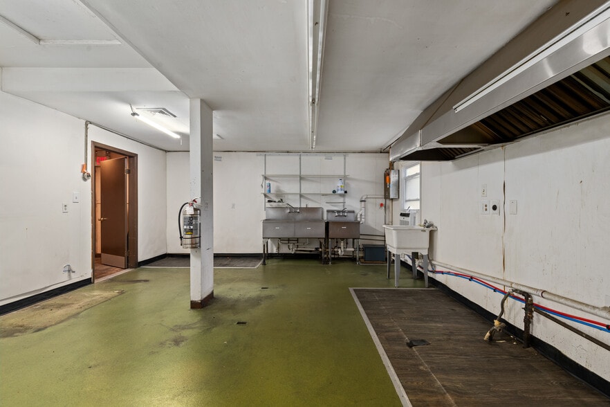 More Photos Of , Bloomingdale General Retail For Sale