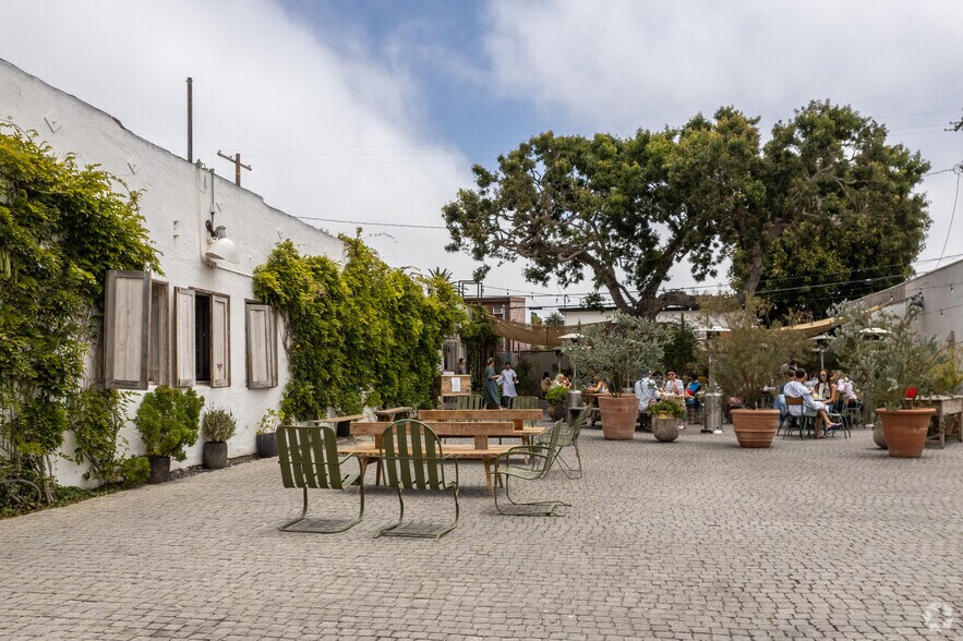 More Photos Of 320-324 Sunset Ave, Venice General Retail For Lease