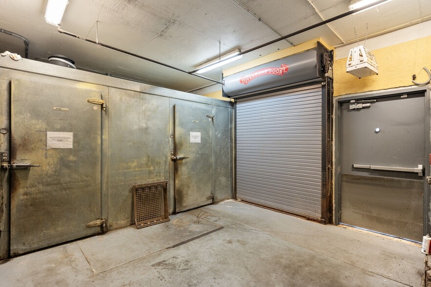 More Photos Of 17650 San Carlos Blvd, Fort Myers Supermarket For Sale