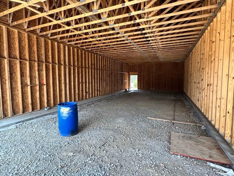 More Photos Of 4662-4668 Hall Rd, Columbus General Retail For Lease