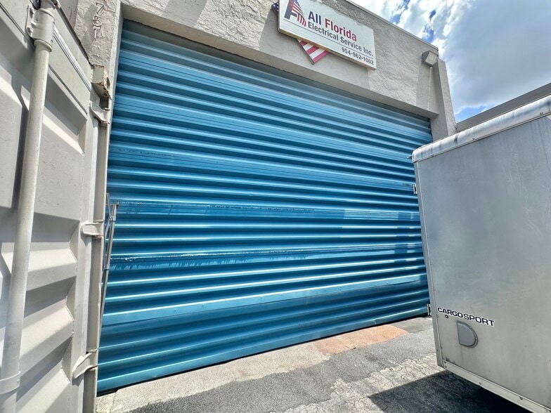 More Photos Of 5751 Dawson St, Hollywood Warehouse For Lease