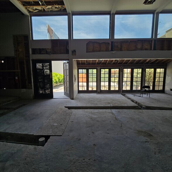 More Photos Of 920 N La Cienega Blvd, Los Angeles Storefront For Lease