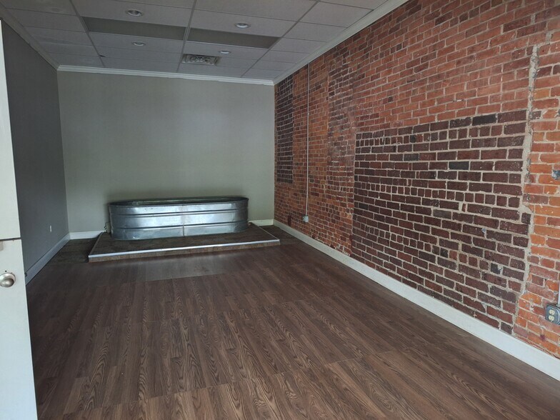 More Photos Of 423 N 3rd St, Lafayette Storefront Retail Residential For Lease