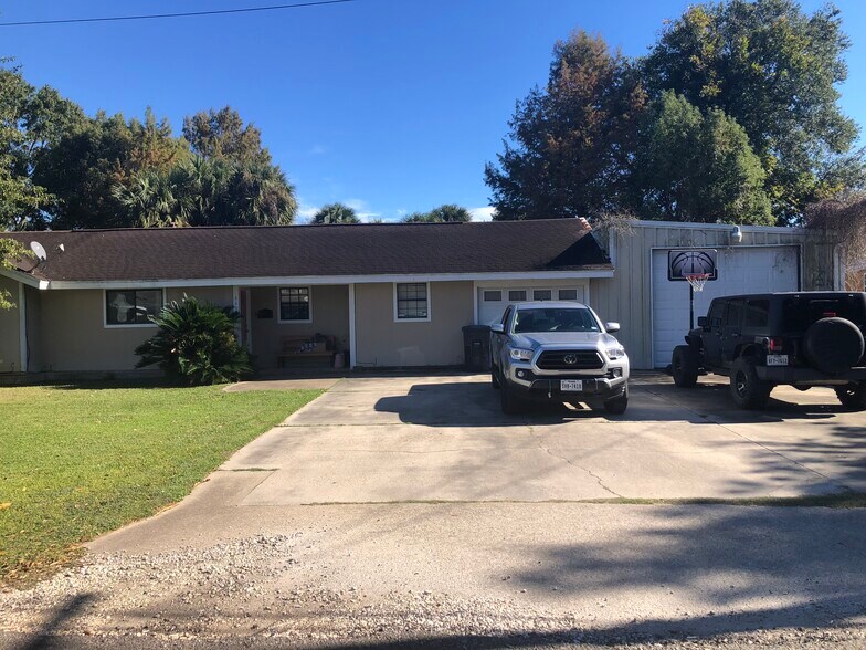 Primary Photo Of 4301 Roosevelt Ave, Groves Specialty For Sale