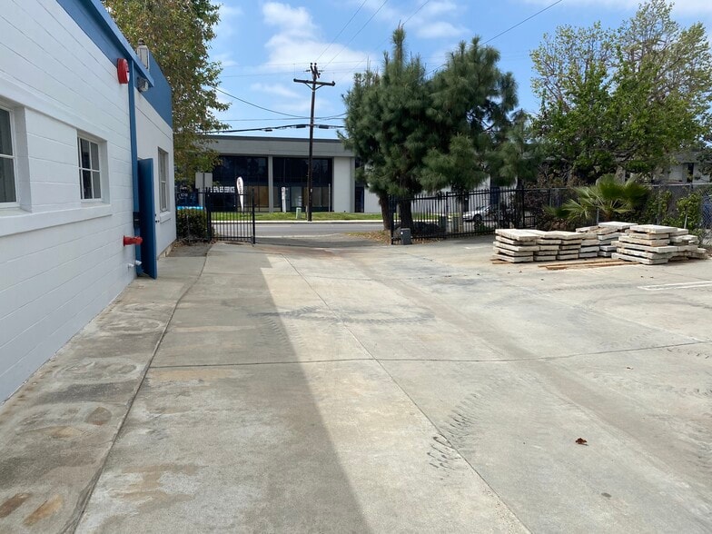 More Photos Of 1130 Simpson Way, Escondido Unknown For Lease