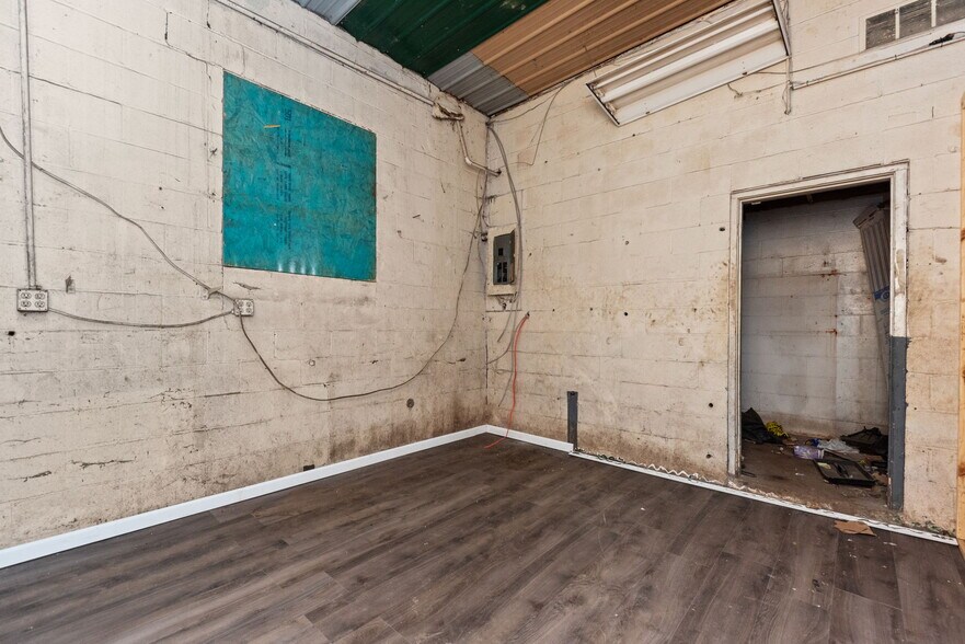 More Photos Of 656 US 52, Aberdeen Flex For Sale