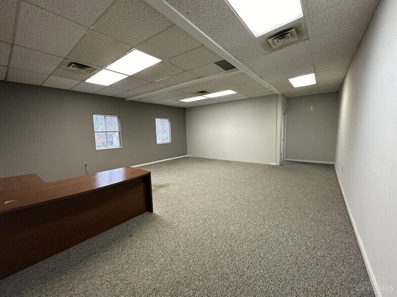 More Photos Of 2010-2040 Anderson Ferry Rd, Cincinnati Unknown For Lease