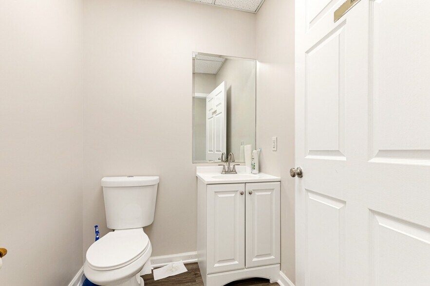 More Photos Of 821-824 Courtyard Dr, Hillsborough Office For Lease