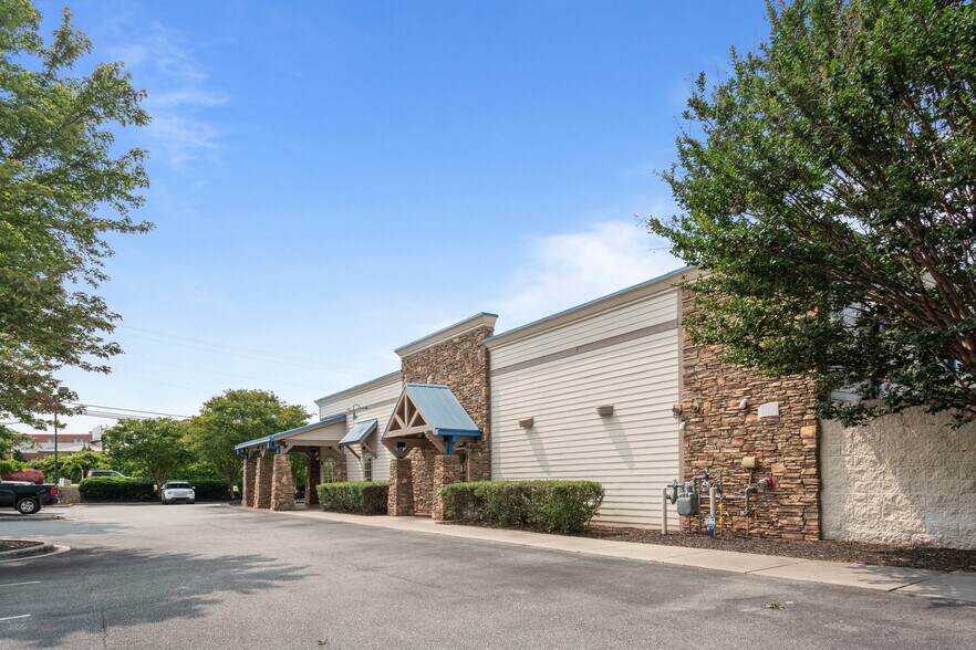 More Photos Of 619 Regional Rd, Greensboro Restaurant For Sale