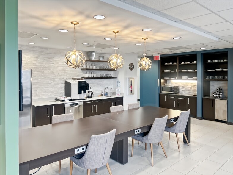 More Photos Of 4250 N Fairfax Dr, Arlington Coworking Space