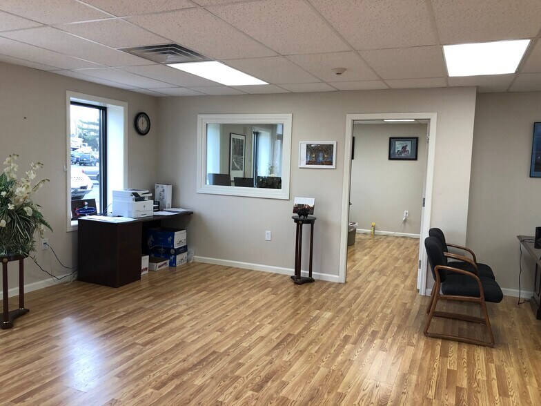 More Photos Of 270 Westfield Rd, Holyoke Freestanding For Lease