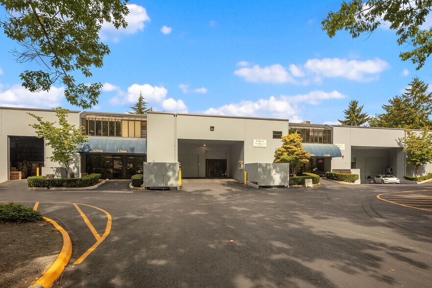 More Photos Of 17640-17650 NE 65th St, Redmond Warehouse For Lease
