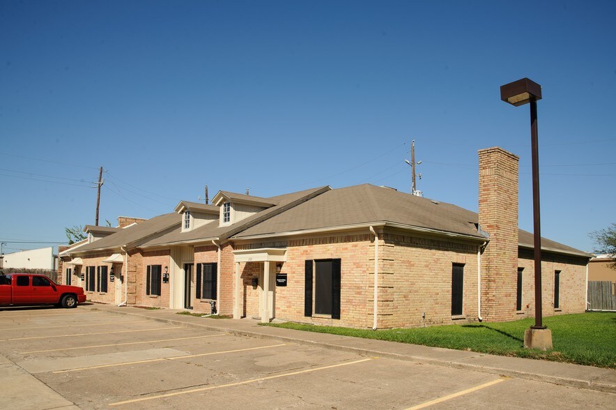 More Photos Of 4654 Highway 6 N, Houston Unknown For Lease