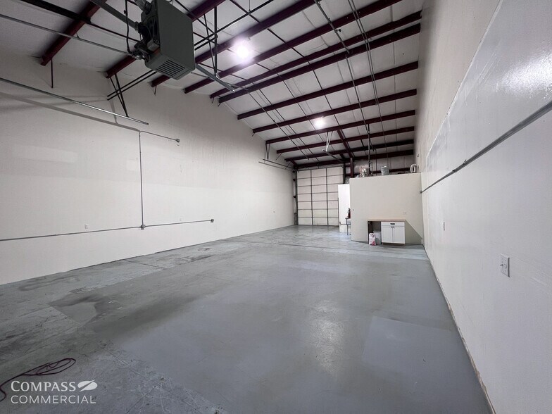 More Photos Of 20650 High Desert Ln, Bend Warehouse For Lease