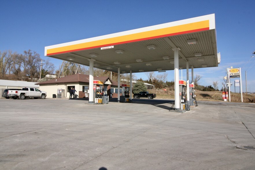 Primary Photo Of 16550 Us-75, Bellevue Convenience Store For Sale