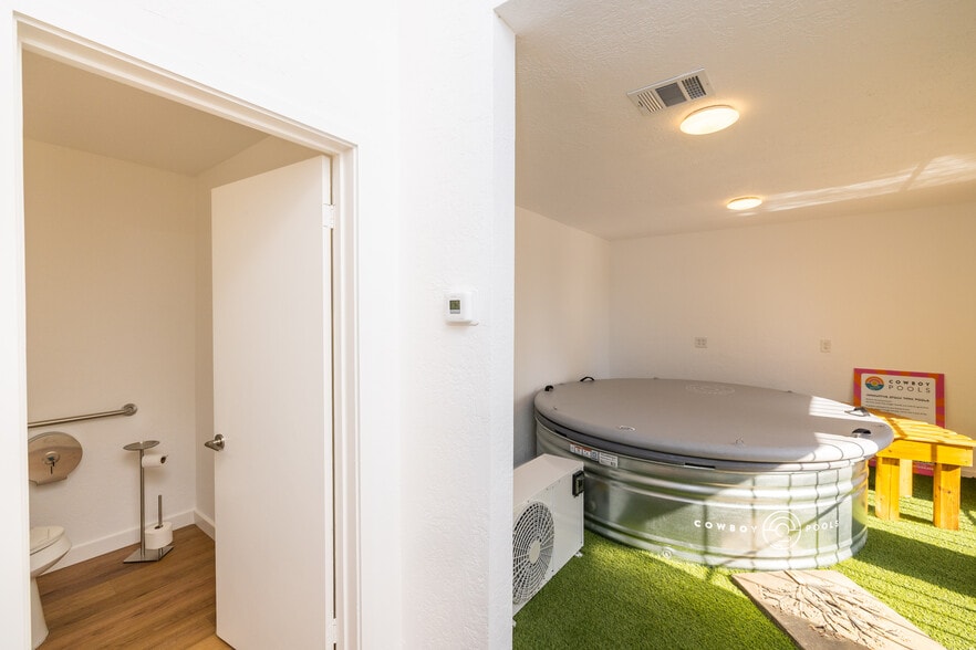 More Photos Of 3915 McKinney St, Houston Light Distribution For Lease