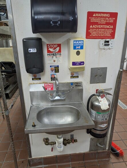 More Photos Of 200 Floyd Thompson Blvd, Hampton Fast Food For Lease