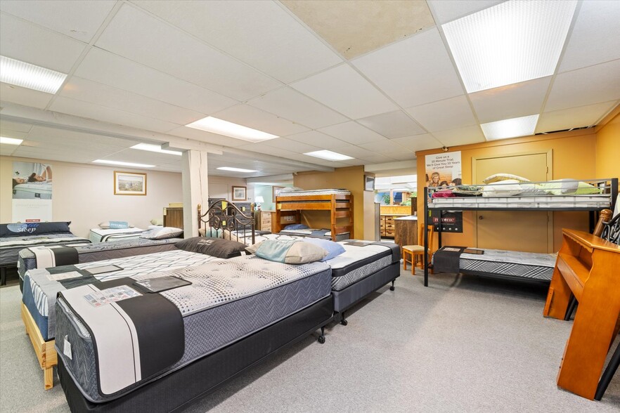 More Photos Of 816 NW 4th St, Grand Rapids General Retail For Sale