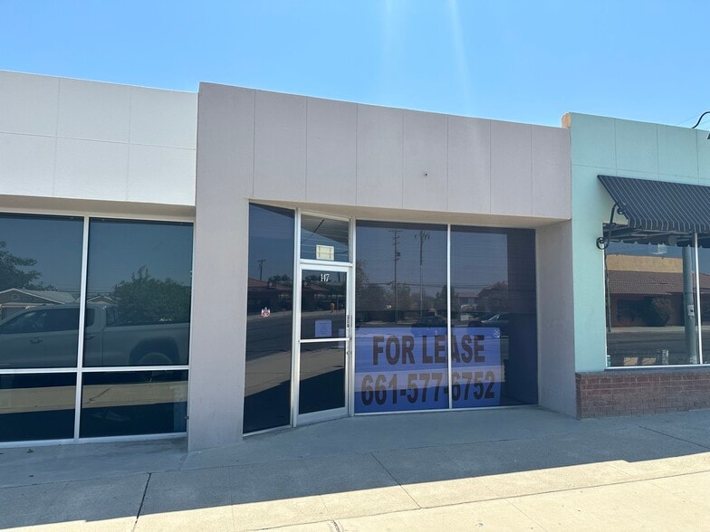 More Photos Of 147 Kern St, Taft General Retail For Lease