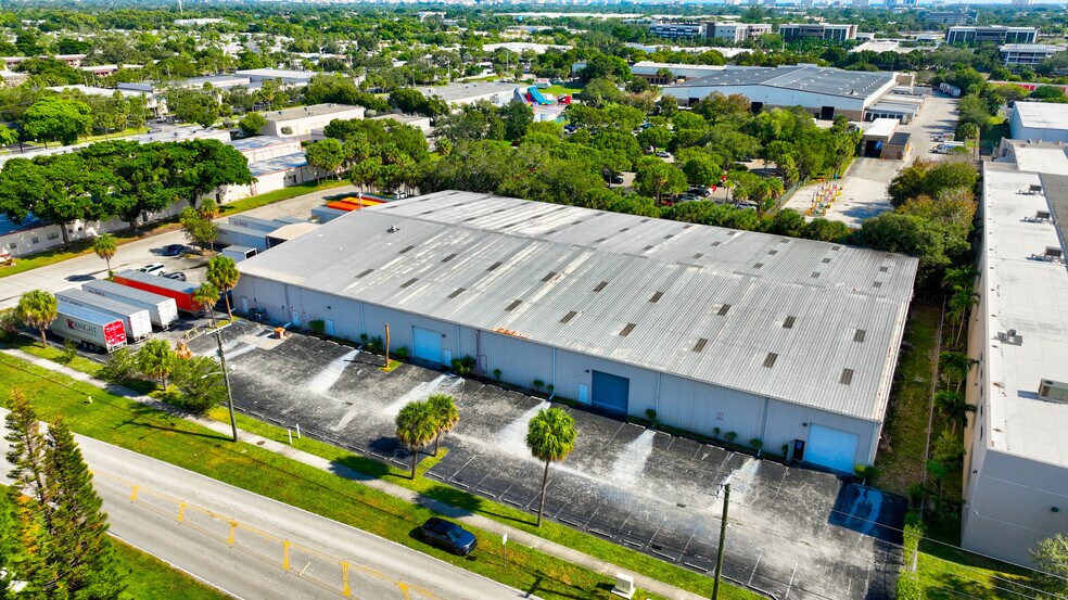 More Photos Of 198 Lock Rd, Deerfield Beach Warehouse For Lease