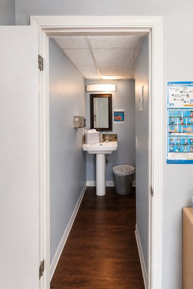 More Photos Of 935 N Plum Grove Rd, Schaumburg Office For Sale