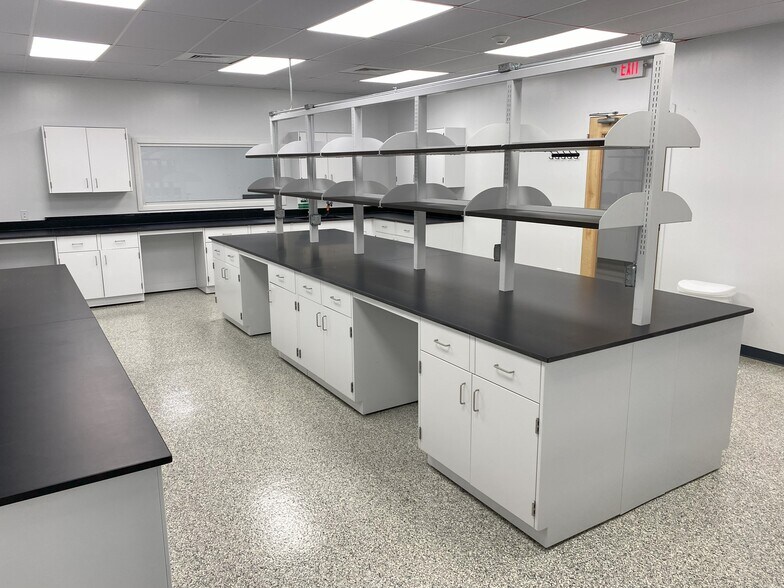 More Photos Of 20 Commercial St, Branford Research And Development For Lease