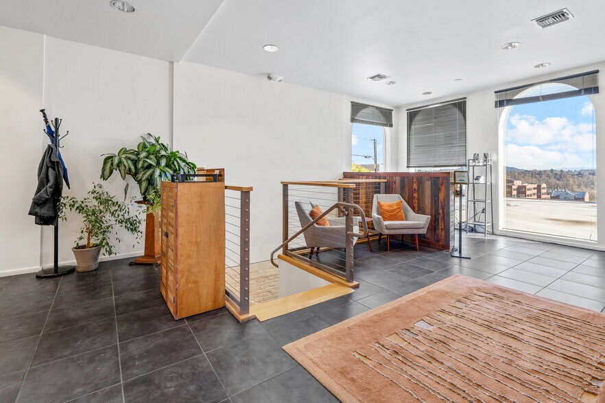 More Photos Of 4540 SW Kelly Ave, Portland Office For Sale
